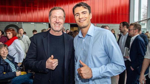 <p>Daumen hoch für die Sozialstenchefs Paul Magnette (PS, l.) und Conner Rousseau (Vooruit)</p>