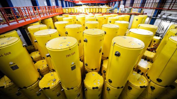 <p>Im Forschungszentrum in Jülichlagern Castor-Behälter.</p>