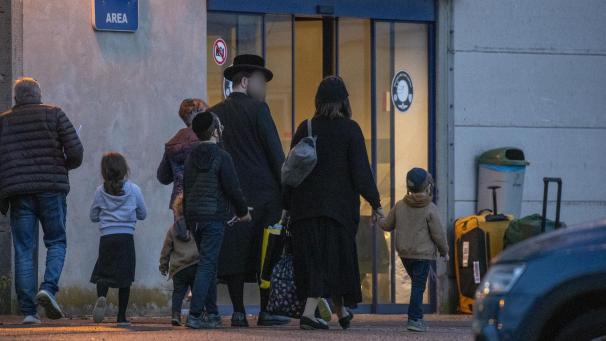 <p>Am Sonntagist ein erstes Flugzeug mit aus Israel evakuierten Belgiern auf dem Militärflughafen Melsbroek eingetroffen.</p>