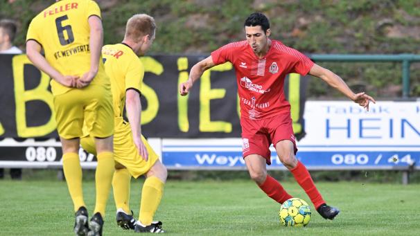 <p>Traf sehenswert zum 2:0 gegen Andrimont: Rechts Ronny Collignon.</p>