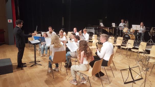 <p>Das Jugendorchester „NOW-Kids“ präsentierte sich zum ersten Mal auf der Bühne.</p>