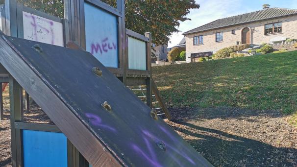 <p>Graffiti auf der Rutsche müssen nicht sein.</p>