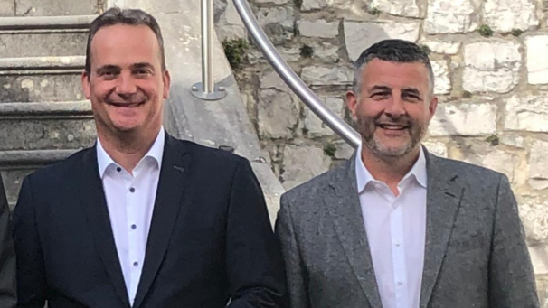 <p>DG-Ministerpräsident Oliver Paasch (l.), EU-Abgeordneter Pascal Arimont</p>