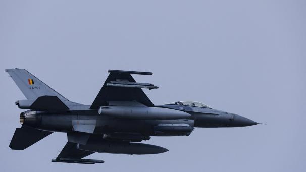 <p>Ein Belgischer F-16-Flieger in Aktion</p>