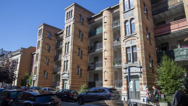 <p>Dieses Bild zeigt ein Jugendstilgebäude für ein soziales Wohnungsbauprojekt in Brüssel.</p>
