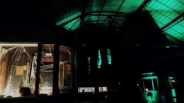 <p>Düster und unheimlich wird es an Halloween im Verkehrsmuseum Lüttich.</p>