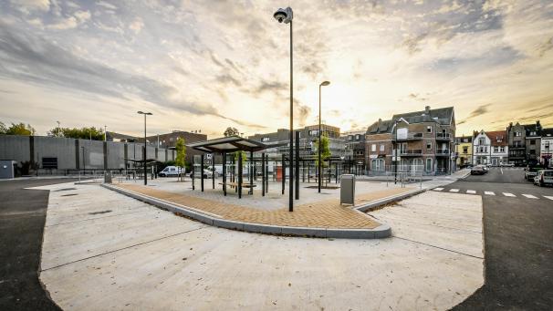 <p>Sieht schon seit Wochen eigentlich fertig aus: der Eupener Bushof, hier auf einem Bild von Mitte Oktober.</p>