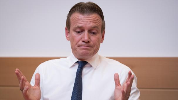 <p>Der ehemalige Vorsitzende der Koordinierungsstelle für die Bedrohungsanalyse (KOBA/OCAM), Paul Van Tigchelt (Open VLD), tritt die Nachfolge des zurückgetretenen föderalen Justizministers Vincent Van Quickenborne (Open VLD) an.</p>