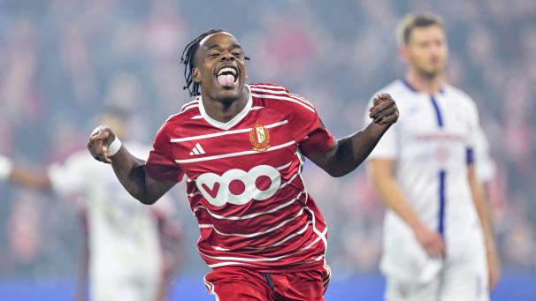 <p>Nathan Ngoy schießt Standard Lüttich mit seinem ersten Tor zum Sieg über den RSC Anderlecht.</p>