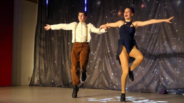 <p>Das Tanzpaar Xavier und Kiara zeigte die Beintechnik zur Filmmusik von „Titanic“.</p>