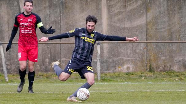 <p>Johnny Laschet traf sehenswert für die Union Walhorn.</p>