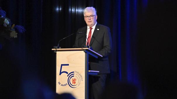 <p>„Regionalparlamente haben die Möglichkeit, die direkte Partizipation an der politischen Entscheidungsfindung zu stärken“, so Parlamentspräsident Charles Servaty</p>