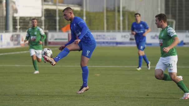 <p>Endlich fährt der FC Eupen (Jannis Pohlen am Ball) nochmal drei Punkte ein.</p>