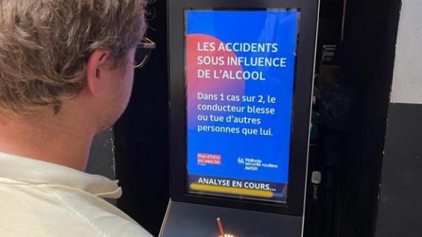 <p>Eine solche Teststation steht in der Malmedyer Fußballkantine.</p>