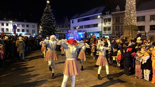 <p>Jahr für Jahr verschönern Tänzerinnen die Malmedyer Weihnachtsparade.</p>