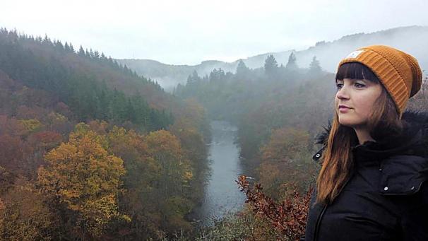 <p>Warum Zoë Snoeks am 2. November 2021 bei einem Sturz vom Hérou-Felsen in Nadrin (Gemeinde Houffalize) ums Leben kam, dazu wird ermittelt.</p>