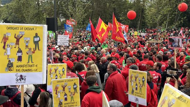 <p>Am 5. Oktober hatten die Gewerkschaften des Landes zu einer Kundgebung für den Beibehalt des Demonstrationsrechts, so wie wir es heute kennen, aufgerufen.</p>