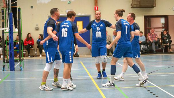 <p>Siegerkreis: Eupen-Kettenis gewinnt auch das Spitzenspiel in Herstal und führt die Tabelle in der Promotion wieder alleine an.</p>