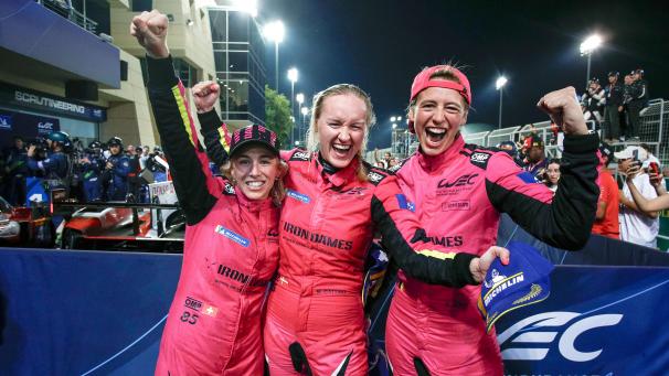 <p>Die „Iron Dames“ (von links) Rahel Frey, Michelle Gatting und Sarah Bovy genießen den Triumph.</p>