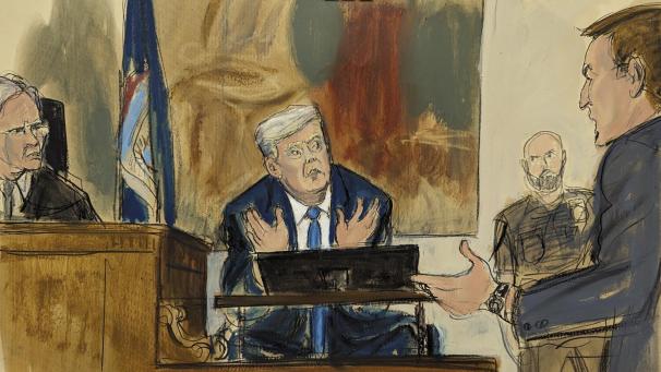 <p>Auf dieser Skizze aus dem Gerichtssaal beantwortet Donald Trump, ehemaliger Präsident der USA, Fragen des stellvertretenden New Yorker Generalstaatsanwalts Kevin Wallace (rechts), während Richter Arthur Engoron (links) zusieht.</p>