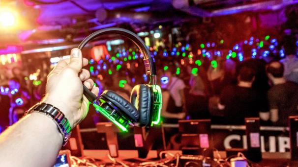 <p>An der Farbe ist ersichtlich, welche Musik die Gäste hören.</p>