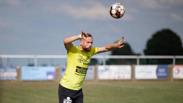 <p>Mit Youri Bonnechère in der Innenverteidigung nimmt es Raeren-Eynatten am Samstag im Favoritenduell mit der Union Hutoise auf.</p>