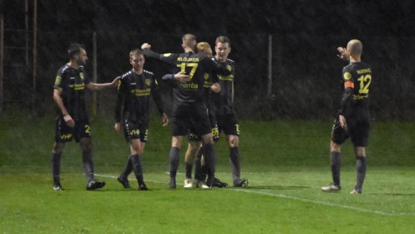 <p>Jubel im Regen: Die Union Walhorn besiegt Eupen B im Nordderby.</p>