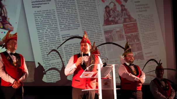 <p>Michael Schmitt führte durch den unterhaltsamen Abend. In der Bildergalerie wird noch einmalan jeden einzelnen der insgesamt 69 Karnevalsprinzen erinnert.</p>