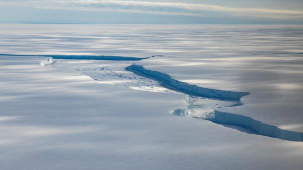 <p>Über den Schutz der Gletscher und der Antarktis berieten Politiker und Fachleute auf einem Polargipfel in Paris.</p>