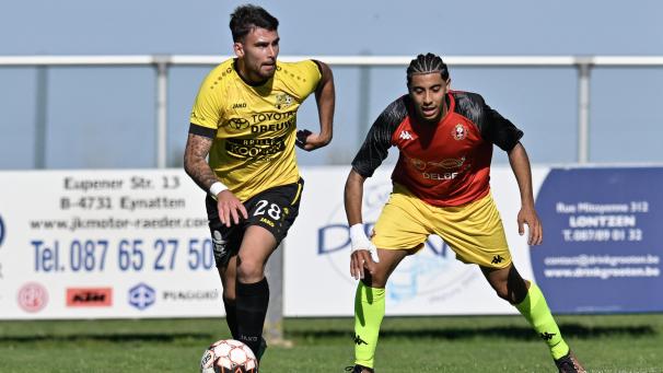 <p>Nur Zentimeter und der Pfosten trennten Tom Di Nicola (links) vom Raerener Ausgleich in Huy.</p>