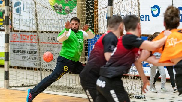 <p>Auch die Anfangsparaden von Emilio Barattini konnten den Eynattener Punktverlust gegen Sasja nicht verhindern.</p>