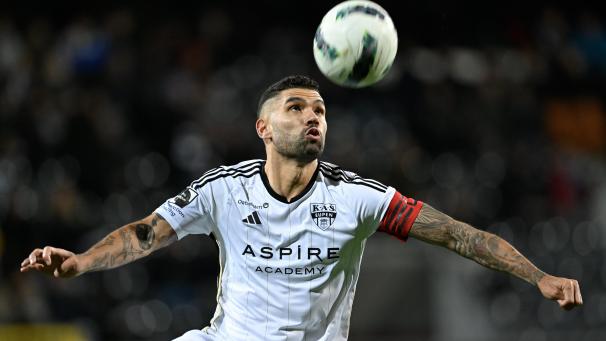 <p>Victor Palsson hat alles im Blick: den Ball, die isländische Nationalmannschaft – und das nächste Punktspiel mit der AS Eupen bei Cercle Brügge.</p>