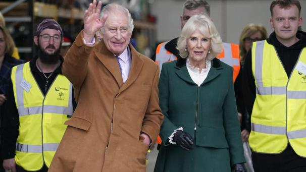<p>König Charles III. und Königin Camilla wohnten am Dienstag dem offiziellen Start des „Coronation Food Project“ bei.</p>