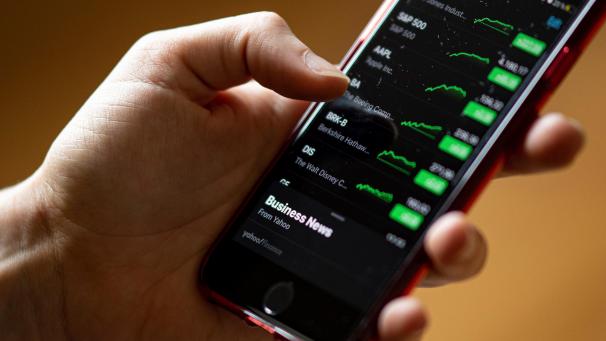 <p>Zu Unternehmen mit sozial engagierten Aktionären zählen häufig Pensionsfonds, staatliche Institutionen, NGOs und Unternehmen mit familiärem Aktionaritat.</p>