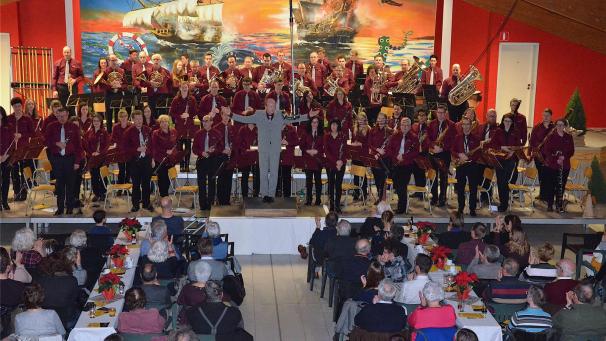 <p>2003 hat Roland Smeets die Leitung des sbbe übernommen. Im Jubiläumsjahr tritt er als Dirigent zurück.</p>