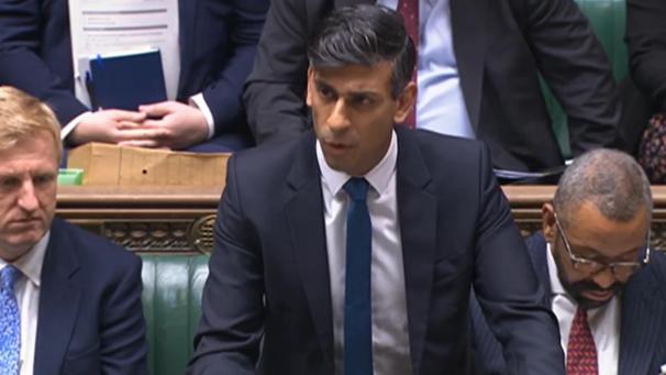 <p>Rishi Sunak spricht im britischen Unterhaus bei der wöchentlichen Fragestunde „Prime Minister's Questions“.</p>