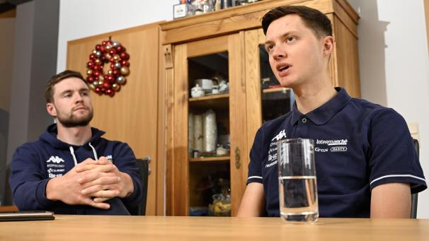 <p>Bevor im Laufe des Dezembers die ersten Trainingslager in Spanien anstehen, erholen sich Laurenz (links) und Tim Rex (rechts) zu Hause in Raeren.</p>