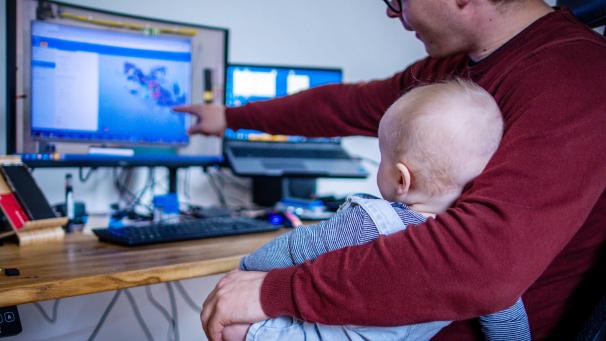 <p>Gerade für junge Eltern kann die Arbeit aus dem Homeoffice vorteilhaft sein.</p>