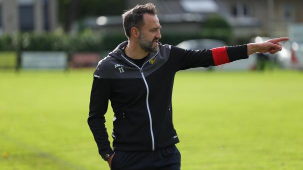 <p>So, wie er seine Mannen bei einer Siegesserie am Boden hält, ist Raeren-Eynattens Trainer Eric Vandebon nun bemüht, keinen Druck aufkommen zu lassen.</p>