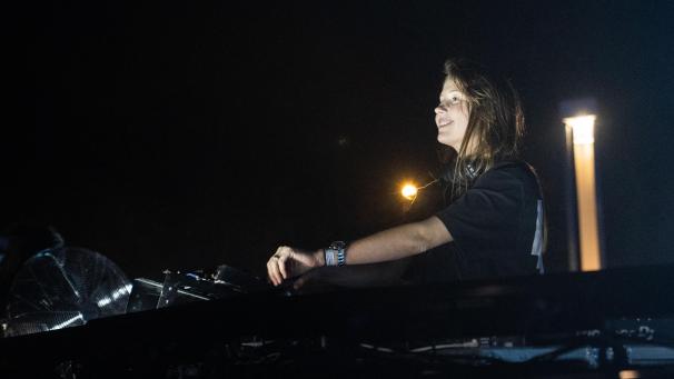 <p>Charlotte De Witte in Aktion</p>