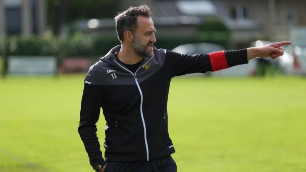 <p>Raerens Trainer Eric Vandebon</p>