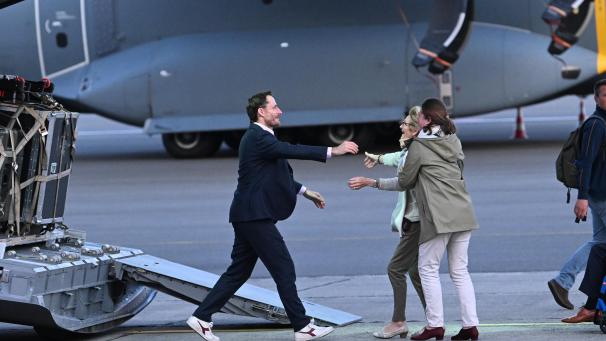 <p>26. Mai 2023: Oliver Vandecasteele ist nach 455 Tagen Haft im Iran zurück in Belgien.</p>