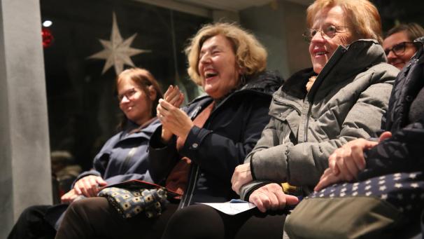 <p>Bei der Seitenstraße ist für jeden etwas dabei – da wird auch mal herzlich gelacht!</p>