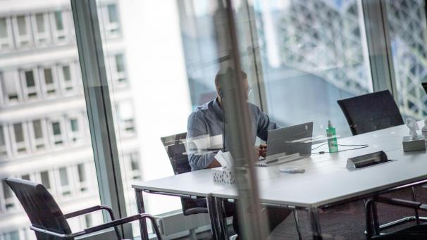 <p>Datenschutzproblematik von KI: Wenn man ChatGPT &amp; Co.im Arbeitsalltag nutzt, sollte man nie sensible Daten weitergeben.</p>