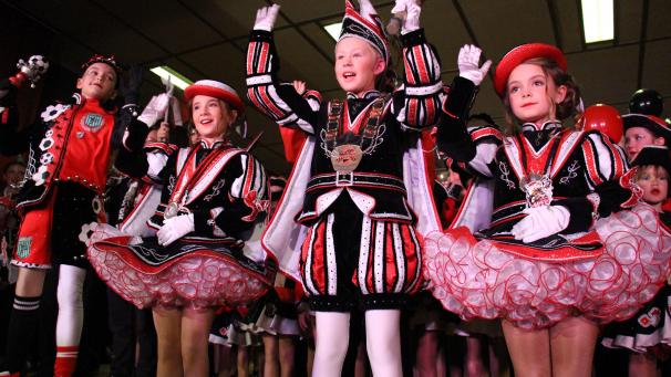 <p>Kinderprinz Cyril I. ließ sich und sein Gespann am Samstag ausgiebig feiern.</p>