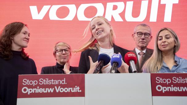 <p>Vooruit setzt bis zu den Wahlen im Juni 2024 auf Teamarbeit. Hannelore Goeman, Caroline Gennez, Melissa Depraetere, Frank Vandenbroucke und Funda Oru wollen den eingeschlagenen Weg und die Arbeit von Conner Rousseau fortsetzen.</p>