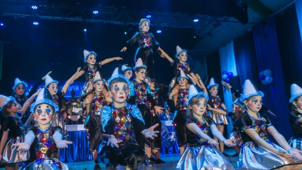 <p>Die Tanzgruppen der Lustigen Brüder (hier kleiner Showtanz) zeigen großes Können und viel Akrobatik.</p>