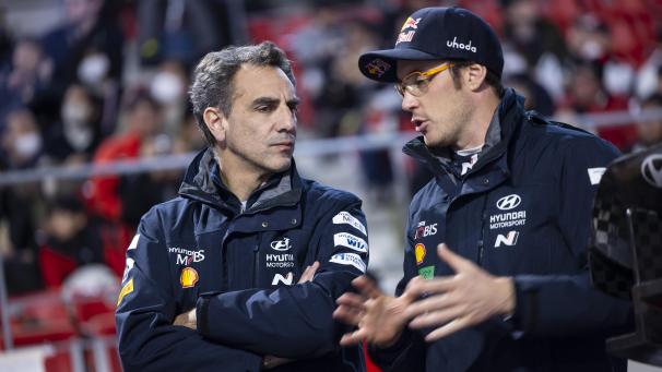 <p>In Sachen Technik-Reglement 2025-26 der WRC sind sich Thierry Neuville und Cyril Abiteboul einig.</p>