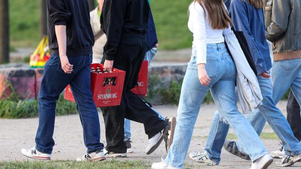 <p>Übermäßiger Alkoholkonsum bei Jugendlichen ist ein Problem.</p>