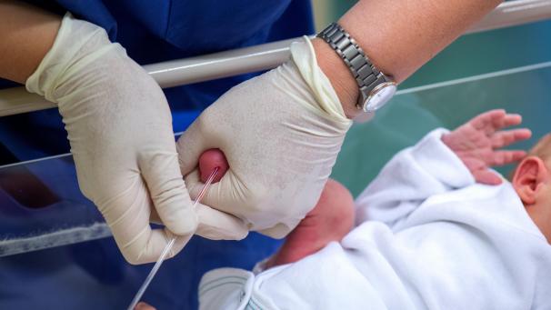 <p>Bei Säuglingen können sogenannte „Mukoviszidose-Screenings“ die Krankheit frühzeitig erkennen.</p>